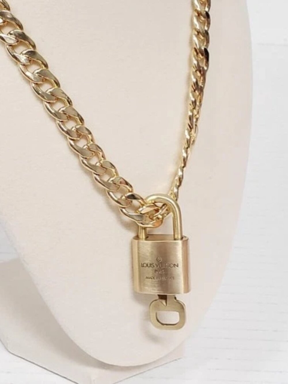 Gold-Plated Necklace with Authentic Louis Vuitton Padlock - Picture 7 of 8